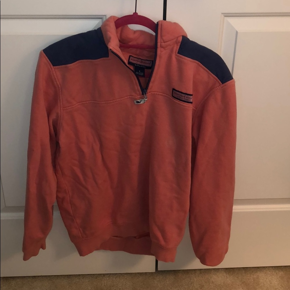 Vineyard vines 1/4 zip! Salmon and navy blue
